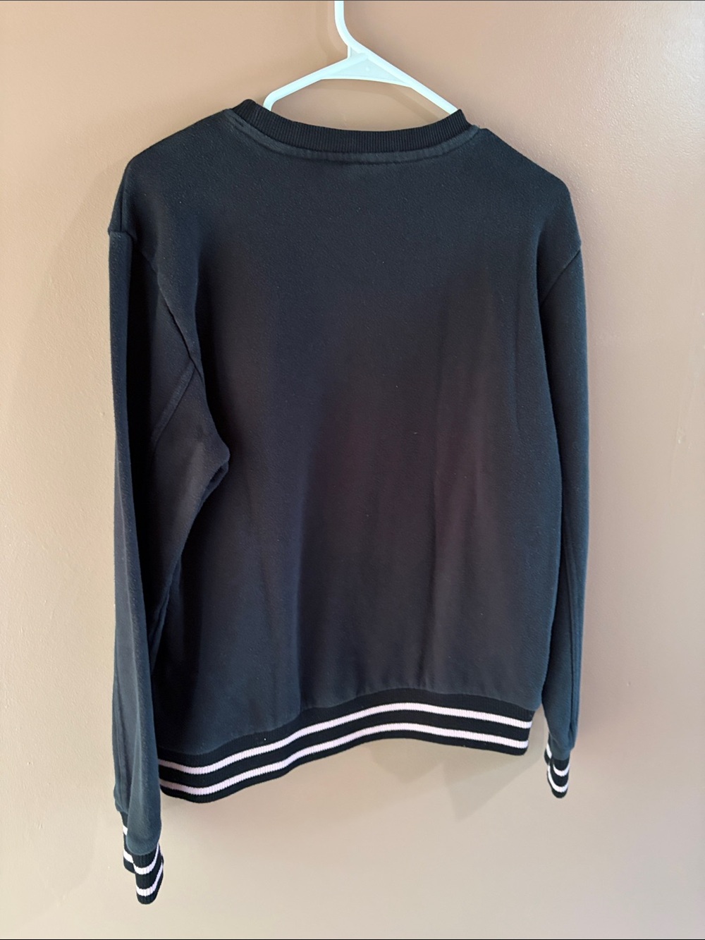 Y2K FILA Black Crewneck Sweater with Pastel Multicolor Logo - Picture 5 of 5